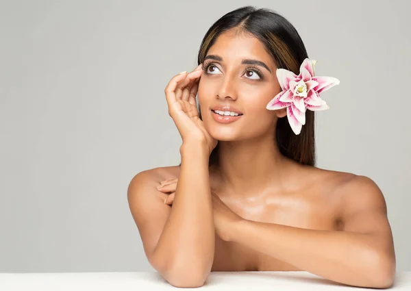 Face Beauty Model Lotus Flower Hair Women Facial Body Skin — Stockfoto