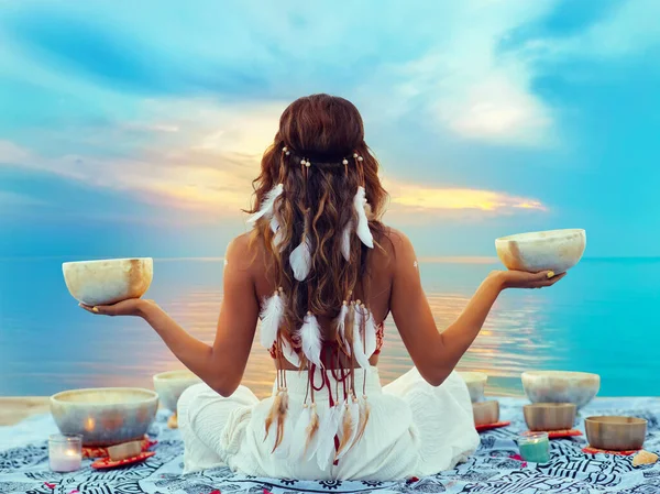 Woman Tibetan Singing Bowls Relaxation Meditation Sunset Beach Sound Healing — Stockfoto