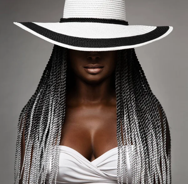 Afrikai Hosszú Copfos Hajjal Fekete Fehér Koncepció Szépség Modell Big — Stock Fotó