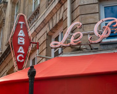 Paris 'te bir tütün barında tabac işareti.