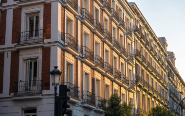 Madrid 'deki tipik binaların cepheleri