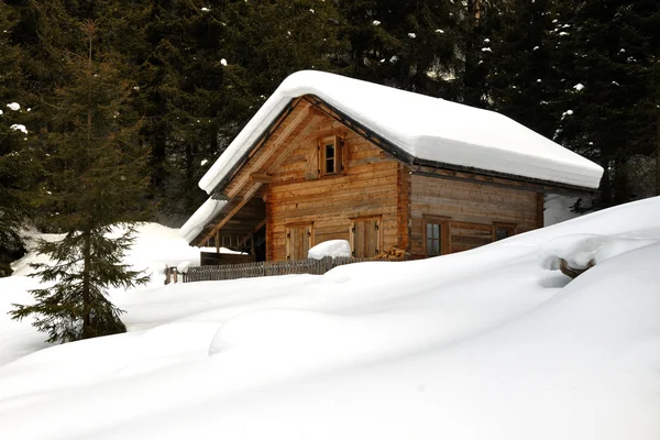Snowy cottage — Stock Photo, Image