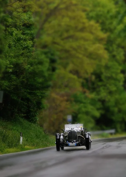 Preto Aston Martin Le Mans durante 1000 Miglia — Fotografia de Stock