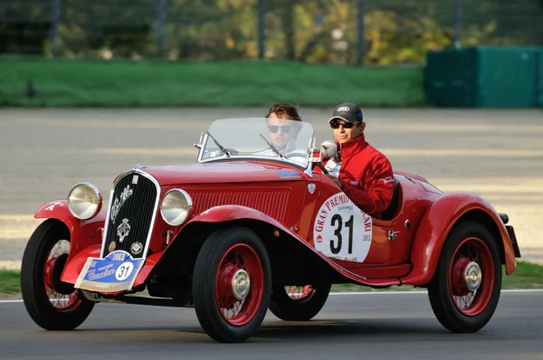 Red FIAT Balilla in Imola Autodrome — Stock Photo, Image