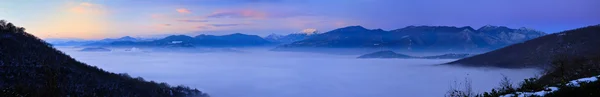 Niebla que cubre Brescia — Foto de Stock