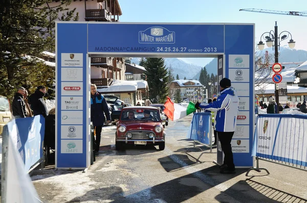 Nino Margiotta, winner of 2013 Winter Marathon, starts the race — Stock Photo, Image