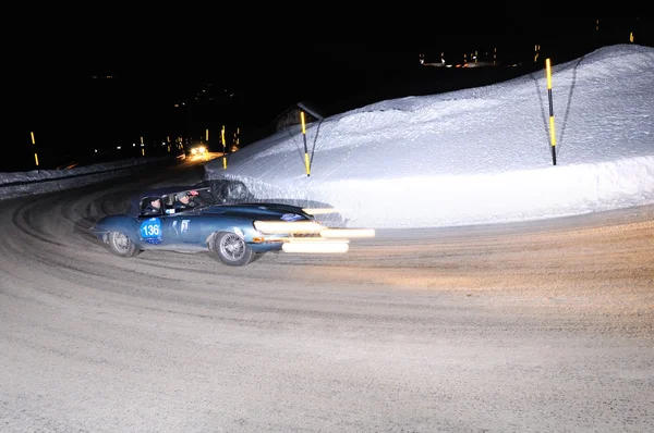 Una Jaguar E-type 4 blu alla Winter Marathon 2013 — Foto Stock