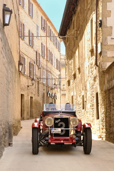 Red 1930 OM 665 SS Superba in San Marino — Stock Photo, Image