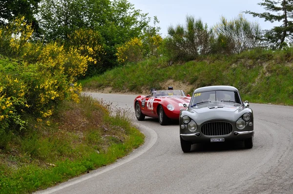 Gubbio yakınındaki John Elkann'ın gri 1954 Fiat 8v — Stok fotoğraf