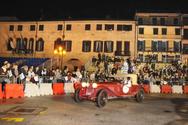 Czerwony alfa romeo 6c 1750 gran sport w Padwie — Zdjęcie stockowe