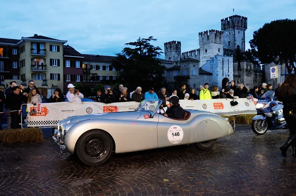 Silver Jaguar XK120 Alloy during the 1000 Miglia, in Sirmione — Stock Photo, Image