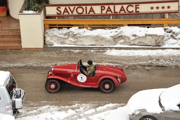 Classic car taking part to the 2014 WinteRace regularity race in Italian Dolomiti — Stock Photo, Image