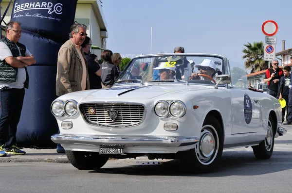 Biały lancia flavia convertibile — Zdjęcie stockowe