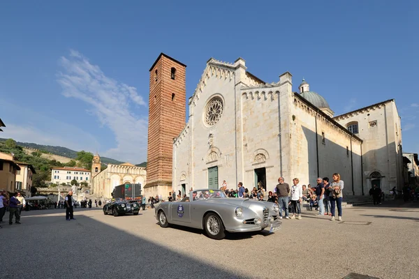 Un Alfa Romeo CCS gris plateado Fotos De Stock Sin Royalties Gratis