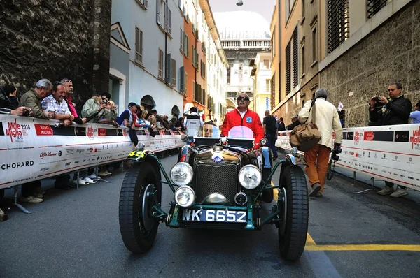 Une Riley Brooklands noire participe à la course de voitures classiques 1000 Miglia le 15 mai 2014 à Brescia. Cette voiture a été construite en 1928 Photos De Stock Libres De Droits