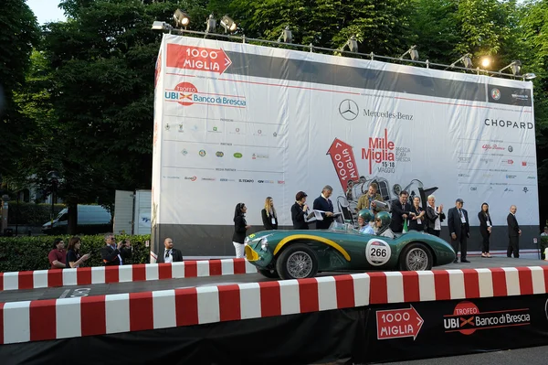 Зелений Астон Мартін db3 s починає 1000 miglia класичний автомобіль гонки на 15 травня 2014 Брешія. Цей автомобіль був побудований в 1953 році Ліцензійні Стокові Зображення
