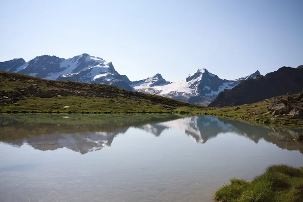 Lago Plan Borgno, Valsavaranche . — Foto de Stock