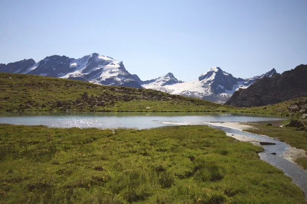 Gran paradiso göl planı borgno dan — Stok fotoğraf