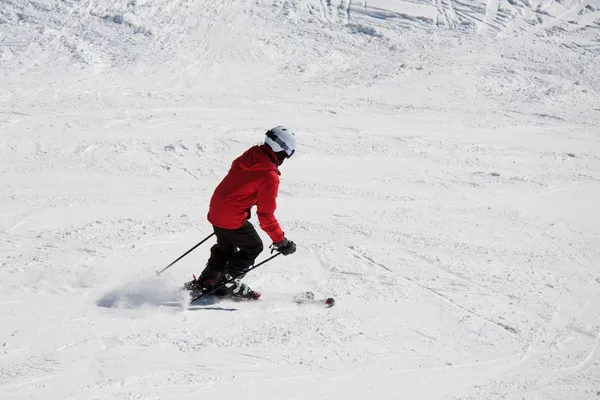 Skifahrer auf der Piste — Stockfoto