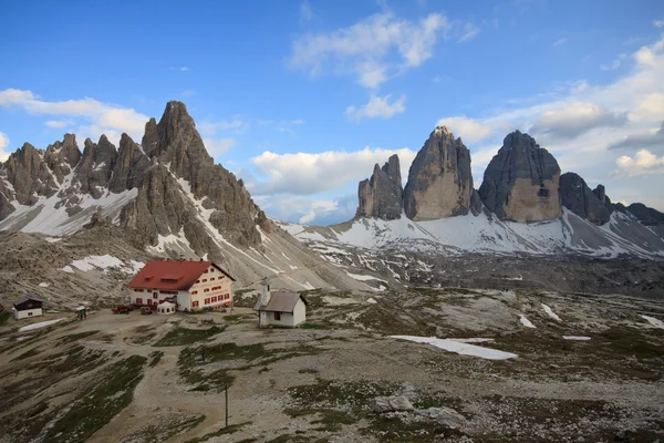 Three Peaks, Mount Paterno and shelter Locatelli — Stock Photo, Image