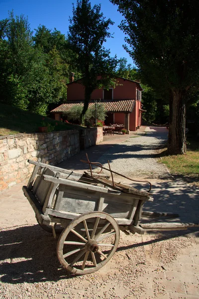 Lantligt hus — Stockfoto