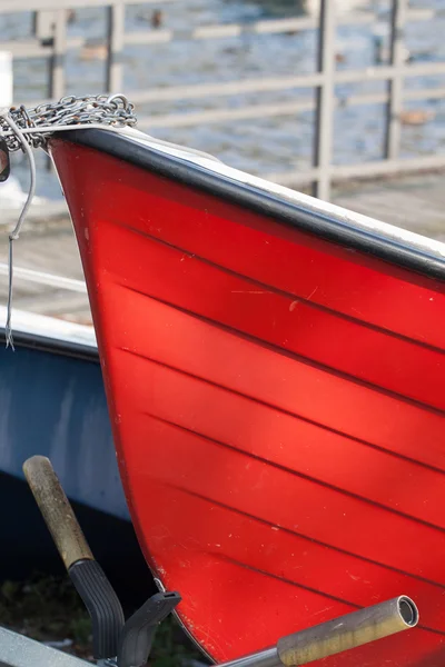 Червоний човен — стокове фото
