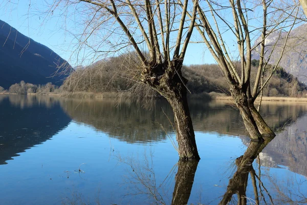 Sjön piano (val menaggio) — Stockfoto