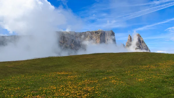 Sciliar nas nuvens — Fotografia de Stock