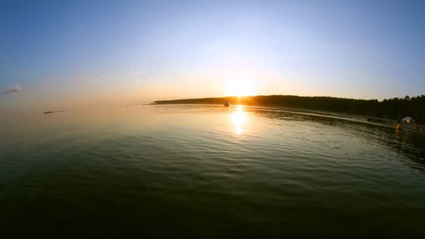 Zonsondergang op de zee. time-lapse. — Stockvideo