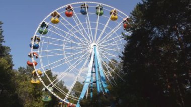 Lunaparkta dönme dolap