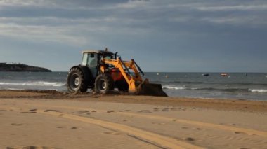 Deniz sahilden kum çıkarma Ekskavatör