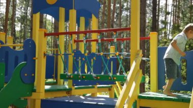 madre e hijo en infantil