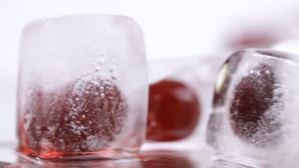 Замороженому вишня крупним планом — стокове відео