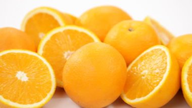 Turuncu yarısı kadar yakın