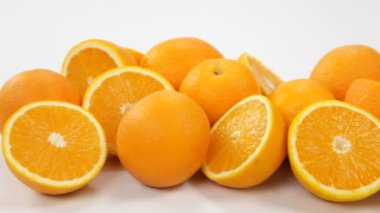 Turuncu yarısı kadar yakın