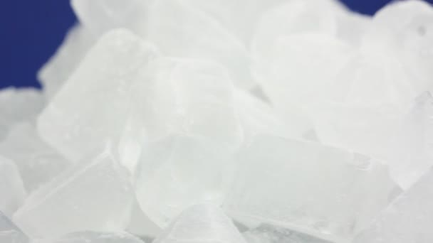 Cubos de hielo primer plano — Vídeo de stock