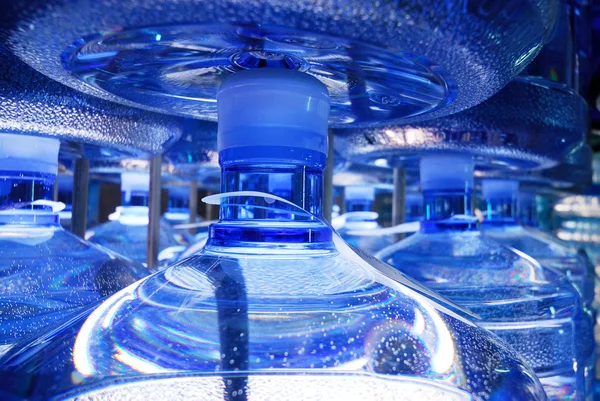 Grandes garrafas de plástico de água — Fotografia de Stock