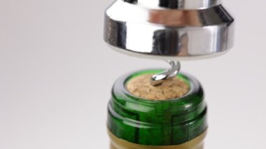 cork tirbuşon kaldırma.
