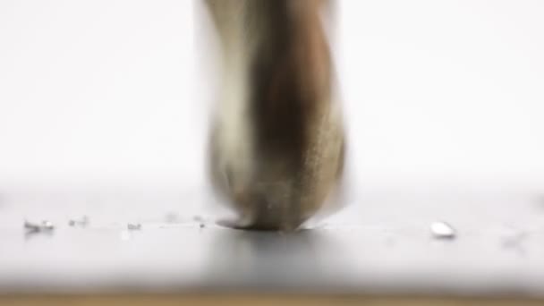 Makro closeup metal bir delik açma — Stok video