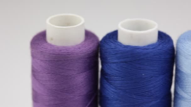 Fils à coudre gros plan 