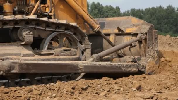 Bulldozer machine tijdens bouw wegwerkzaamheden — Stockvideo