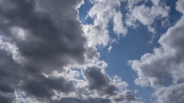 Tiempo Lapso Nube Hermoso Cielo Nubes Blancas Esponjosas Rodando Sobre — Vídeos de Stock