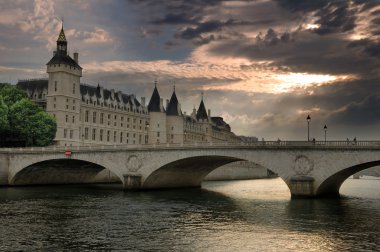 Conciergerie.