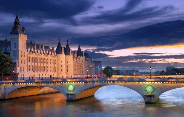 Conciergerie.