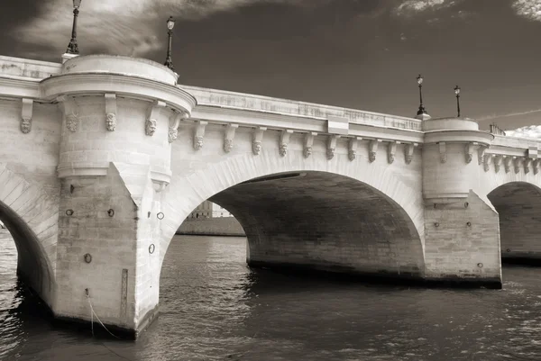 Pont-neuf. — Photo