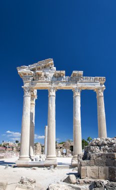 03 apollo Tapınağı yan