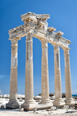 04 apollo Tapınağı yan