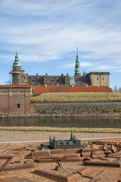 Kronborg castle a replika modelu — Stock fotografie