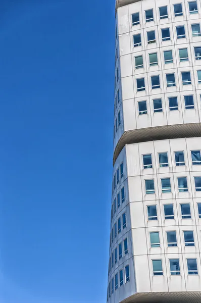 Вращающийся небоскреб Торсо — стоковое фото