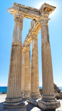 apollo 20 Tapınağı yan